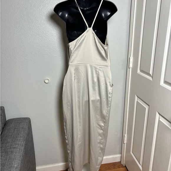 Missguided+ Asymmetrical Cream Dress - Picture 7 of 12